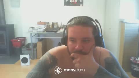 Snapshot of deinspielzeug87 chatting on 03/03/25, 01:42 deinspielzeug87 online show from 03/03/25, 01:42