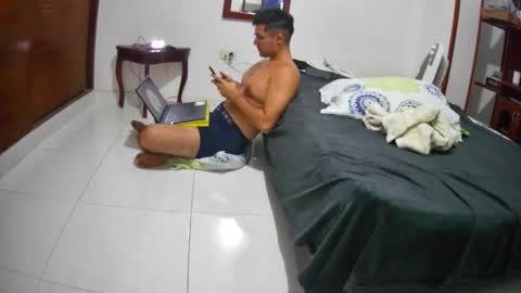 Snapshot of deividellobo chatting on 12/23/24, 03:40 deividellobo online show from 12/23/24, 03:40