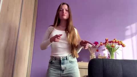 Mila online show from 03/11/26, 07:25