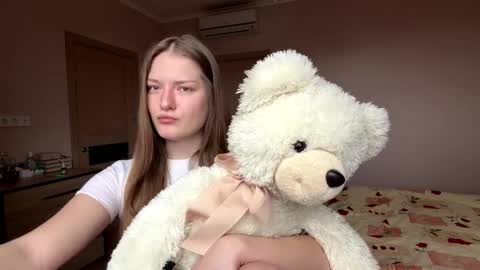 Mila online show from 03/28/26, 12:27