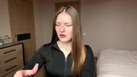 Mila online show from 04/03/26, 11:41