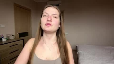 Snapshot of dejameneal chatting on 04/30/26, 01:17 Mila online show from 04/30/26, 01:17
