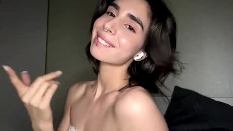 Snapshot of dejameneal chatting on 05/24/26, 02:55 Mila online show from 05/24/26, 02:55