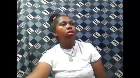 deliah712909 online show from 11/17/25, 06:19