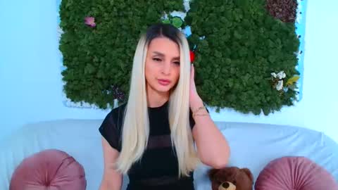 deliciaalove online show from 11/17/25, 07:19