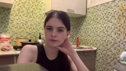 Snapshot of deliciastombaugh chatting on 04/15/26, 07:58 Kiki online show from 04/15/26, 07:58