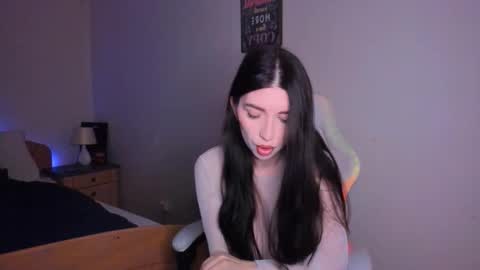 Mila online show from 10/30/25, 04:58