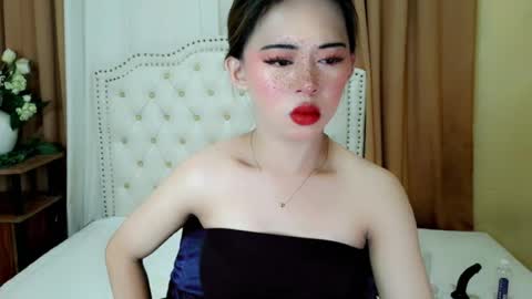 Snapshot of deliciously_sophie chatting on 06/22/26, 04:09 Sophie online show from 06/22/26, 04:09
