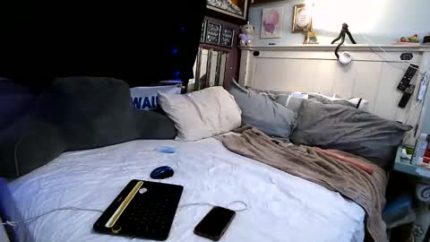 Snapshot of delilahandjuju chatting on 04/03/26, 04:54 Delilah Juju online show from 04/03/26, 04:54