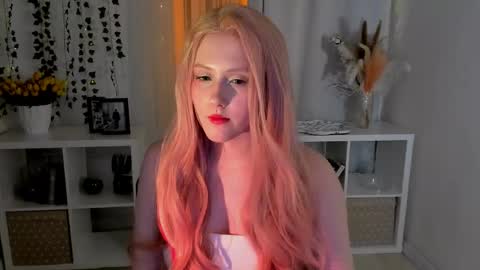 Delilah or Laila online show from 04/25/26, 11:13