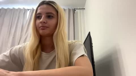 Amelia online show from 05/18/26, 01:06