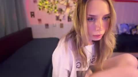 Snapshot of dellacampbell chatting on 07/15/26, 03:50 Della online show from 07/15/26, 03:50