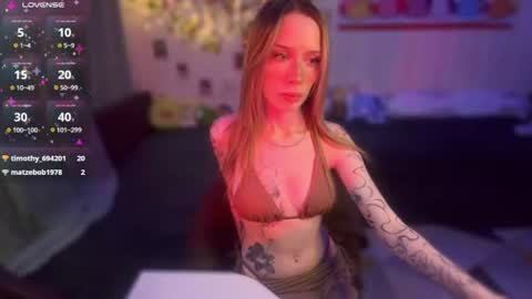 Snapshot of dellacampbell chatting on 07/29/26, 04:16 Della online show from 07/29/26, 04:16