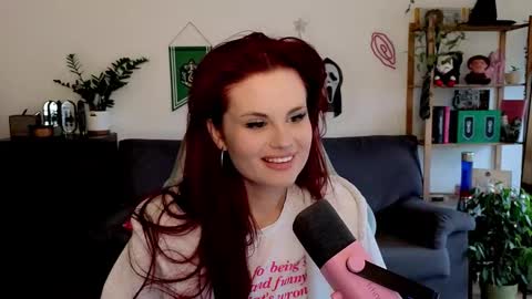 dellacrush_ online show from 12/16/25, 09:03