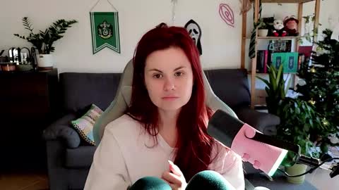 dellacrush_ online show from 12/23/25, 08:56