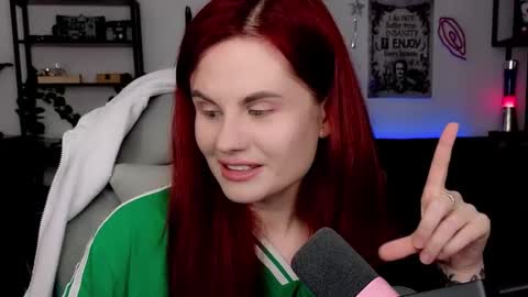 dellacrush_ online show from 03/25/26, 07:09