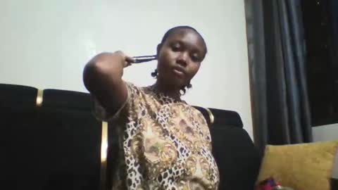 Snapshot of dellarine517299 chatting on 10/10/25, 04:28 dellarine517299 online show from 10/10/25, 04:28