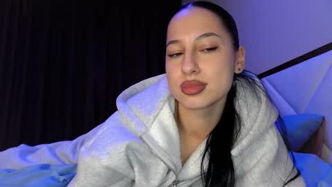 delly_love online show from 10/27/25, 06:56