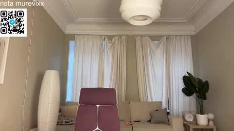 Delora online show from 12/04/25, 10:24