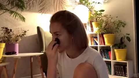 Snapshot of delorisstrzelecki chatting on 07/19/26, 01:20 I am Lola hello world online show from 07/19/26, 01:20