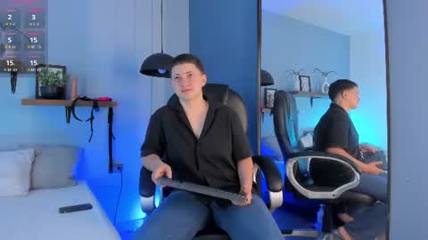 Snapshot of deluca_vega chatting on 07/15/26, 12:10 Deluca Vega online show from 07/15/26, 12:10