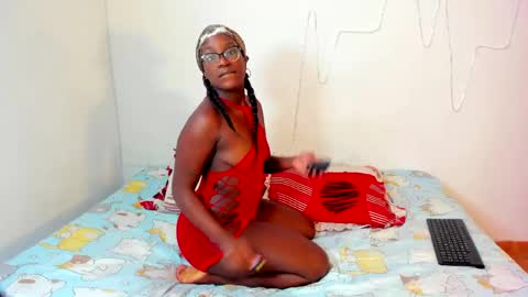 Snapshot of demonychloe chatting on 05/15/26, 01:40 demonychloe online show from 05/15/26, 01:40