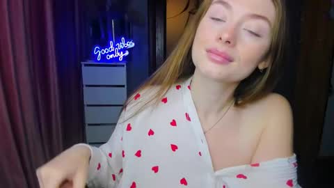 Sophie online show from 09/13/25, 04:23