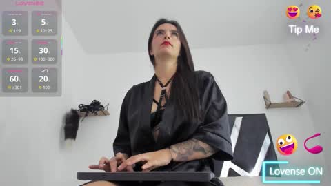 Demy online show from 12/22/25, 12:13