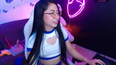 Snapshot of demyanderson_ chatting on 12/12/24, 04:37 Demy online show from 12/12/24, 04:37