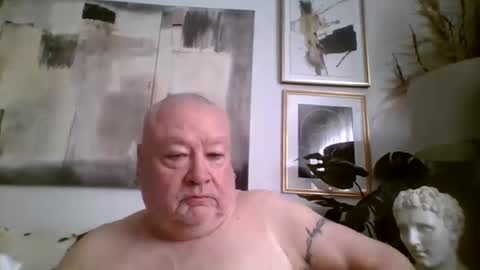 Snapshot of denboisvin2043 chatting on 10/09/25, 01:20 denboisvin2043 online show from 10/09/25, 01:20