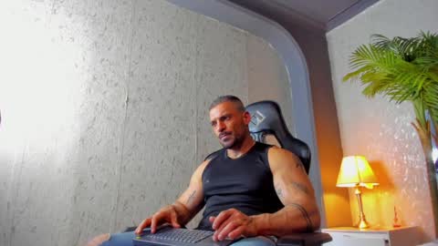 dennis_cox_ online show from 02/01/25, 06:08