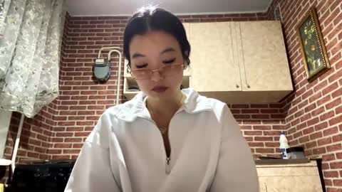 Emma online show from 09/29/25, 01:16