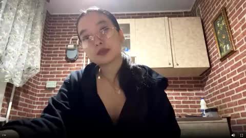 Emma online show from 10/01/25, 01:39