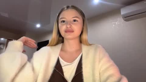 Vi  Victoria online show from 10/12/25, 02:38