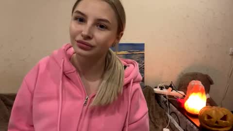 Vi  Victoria online show from 10/30/25, 03:46