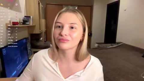 Vi  Victoria online show from 11/03/25, 04:52