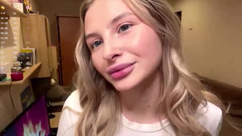 Vi  Victoria online show from 11/20/25, 03:12