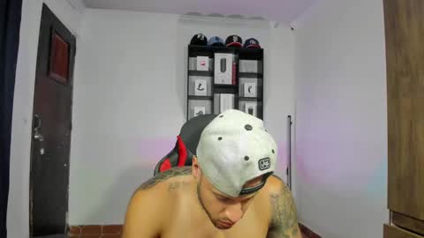 Snapshot of dereckgreen chatting on 01/15/25, 10:02 dereckgreen online show from 01/15/25, 10:02