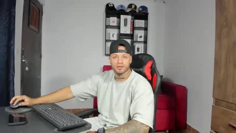 Snapshot of dereckgreen chatting on 02/07/25, 04:06 dereckgreen online show from 02/07/25, 04:06