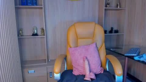 Snapshot of derek_voss chatting on 05/05/26, 01:19 derek_voss online show from 05/05/26, 01:19