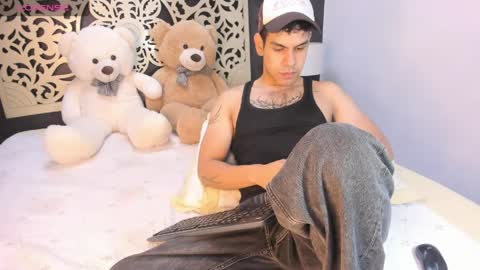 Snapshot of derek_voss chatting on 05/19/26, 12:33 derek_voss online show from 05/19/26, 12:33
