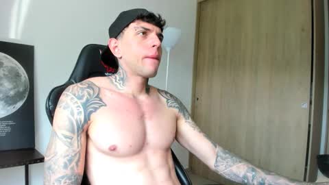 derekmuller11 online show from 03/25/26, 07:09