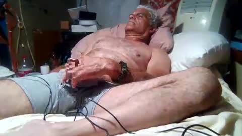 Snapshot of derick1961 chatting on 05/22/26, 08:21 derick1961 online show from 05/22/26, 08:21