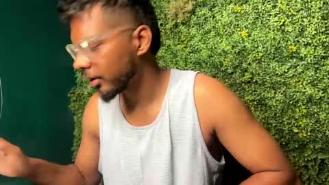 Snapshot of desi_silver chatting on 02/02/25, 05:42 Desi silver online show from 02/02/25, 05:42