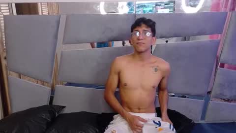 desire4duo online show from 11/22/25, 02:16