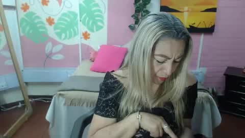 VALERIA online show from 10/04/25, 03:43