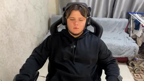 Snapshot of desiredude9 chatting on 09/13/25, 07:02 desiredude9 online show from 09/13/25, 07:02