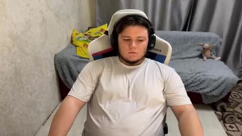 Snapshot of desiredude9 chatting on 09/19/25, 07:36 desiredude9 online show from 09/19/25, 07:36