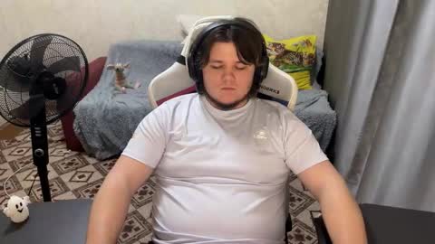 Snapshot of desiredude9 chatting on 10/14/25, 06:42 desiredude9 online show from 10/14/25, 06:42