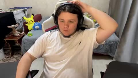 Snapshot of desiredude9 chatting on 10/26/25, 06:25 desiredude9 online show from 10/26/25, 06:25